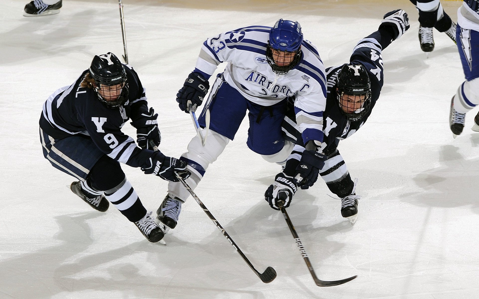 国际足球裁判引入智能视频辅助系统,裁判判罚更公平,足球裁判视频回放叫什么
